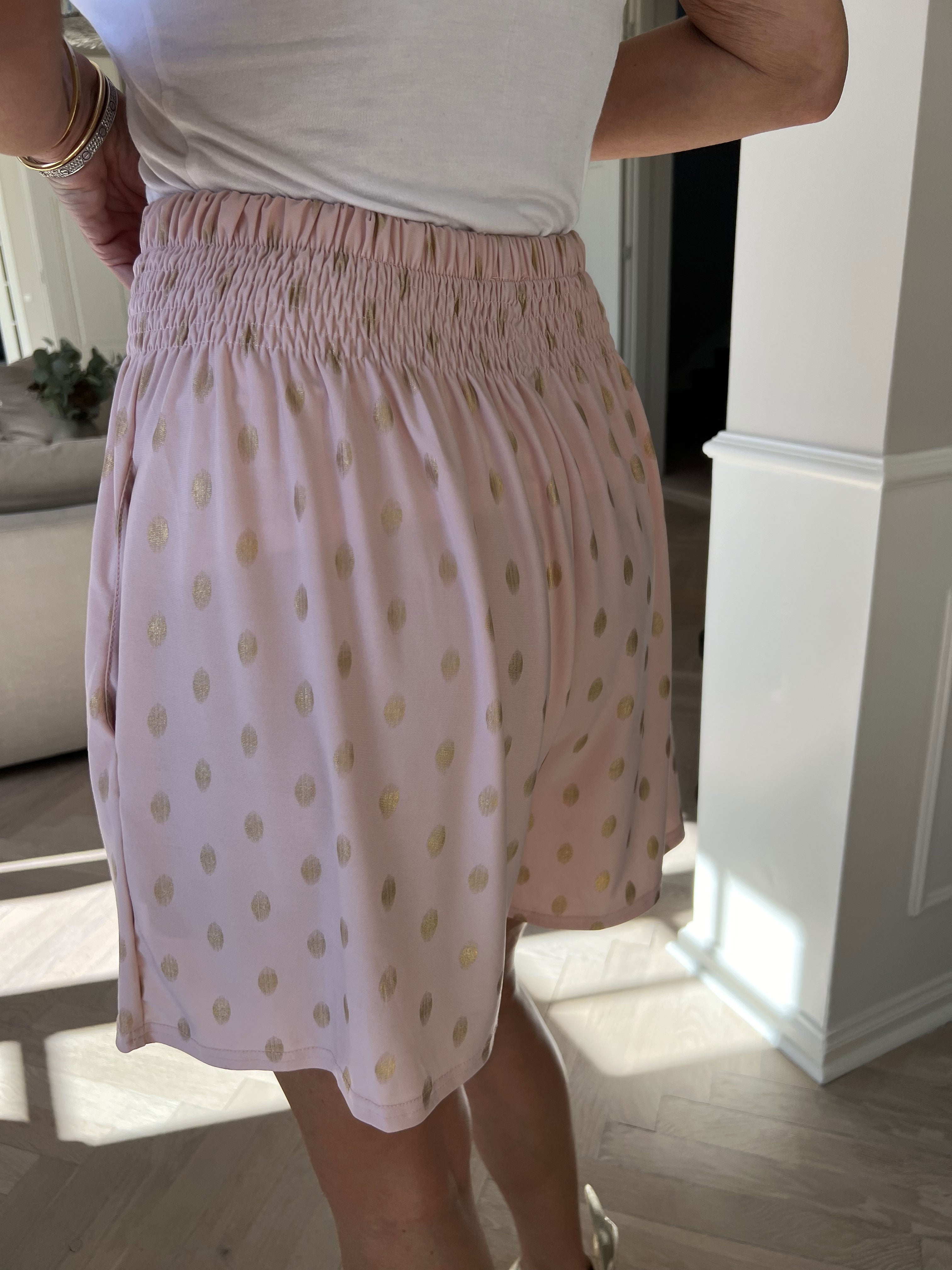 Pams Dot Shorts - Løse shorts i elastisk stof med guld dutter